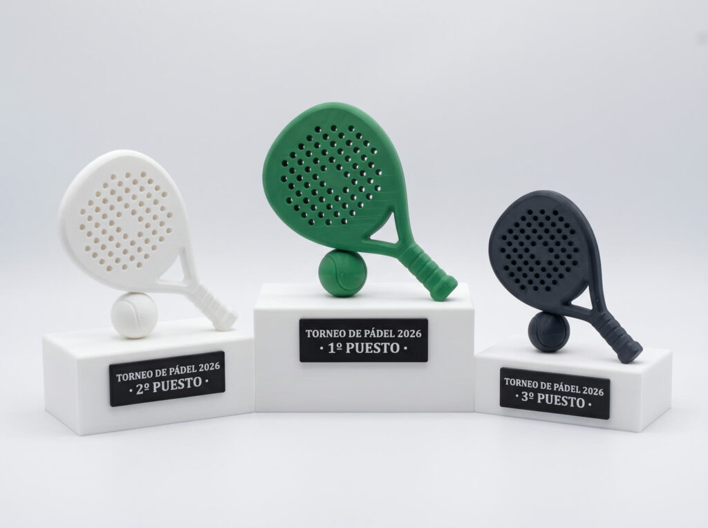Trofeos de pádel impresos en 3D con forma de pala para campeón, subcampeón y tercero